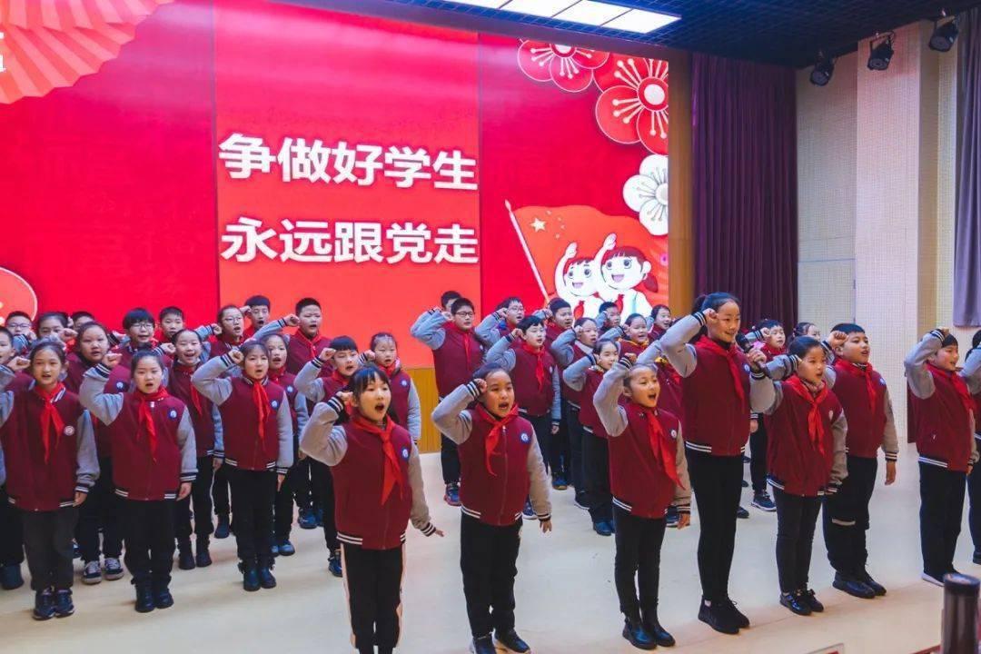 【步伐·新春走基层系列报道之一直在路上】西安地铁最忙站务员:人海中的“水手”